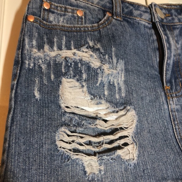Signature Eight Denim distressed Mini Skirt SZ M - Picture 2 of 7